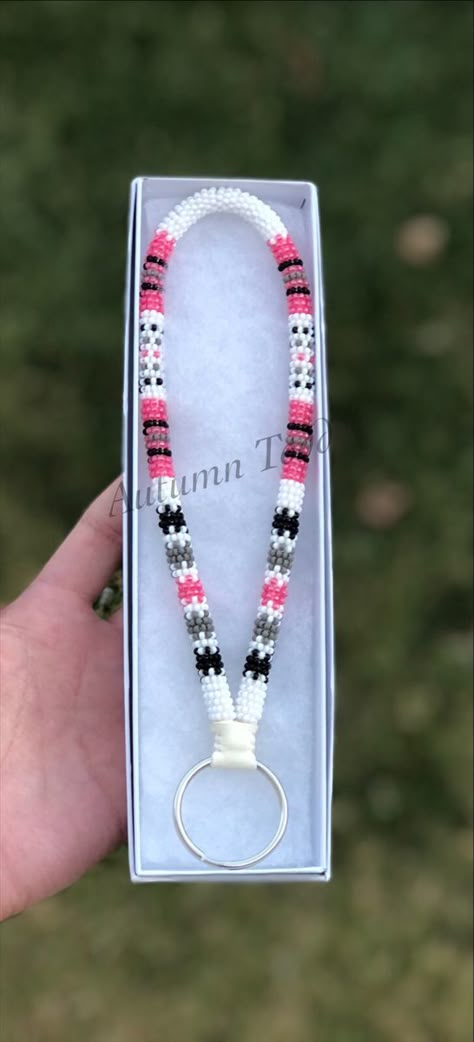 Bead Loom Projects Ideas, Beaded Lanyards Native American Pattern, Native Beaded Lanyards, Beaded Keychain Patterns, Beaded Lanyard Patterns, Beaded Keychains Patterns, Wristlet Patterns, Native Earrings, Beaded Wristlet