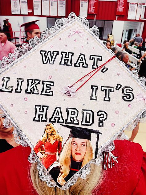 Graduation Cap Designs Legally Blonde, Legally Blonde Cap Ideas, Elle Woods Grad Cap, Legally Blonde Graduation Pictures, Legally Blonde Grad Cap, Elle Woods Graduation Cap, Legally Blonde Graduation Party, Legally Blonde Graduation Cap, Pink Graduation Cap And Gown