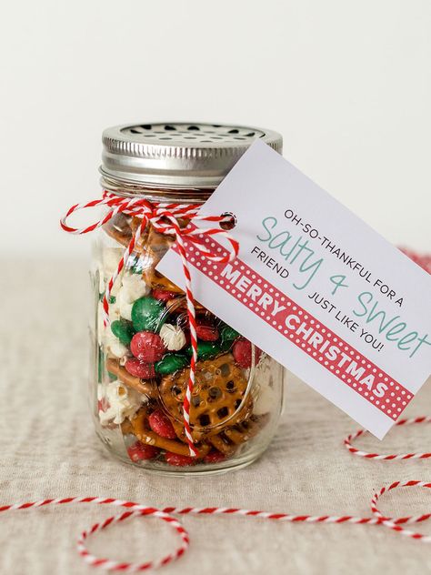 5 DIY Mason Jar Christmas Gift Ideas Xmas Gifts For Teachers Homemade, Diy Thoughtful Christmas Gifts, Neighborly Christmas Gifts, Christmas Treat Jars, Mason Jar Holiday Gifts, Christmas Mason Jars Gifts, Bulk Christmas Gift Ideas Coworkers, Christmas Jar Gifts Ideas, Adult Christmas Gift Ideas