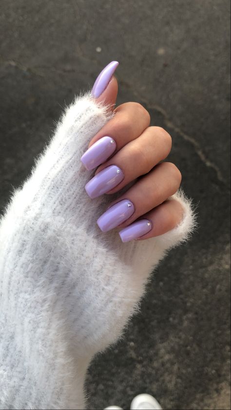 Light Purple Coffin Nail Ideas, Perpul Nails Designs, Perpel Nail Design, Short Purple Stilleto Nails, Nail Perpul, Nails Perpul, Perpul Nails, Perpel Nail, Light Violet Nails