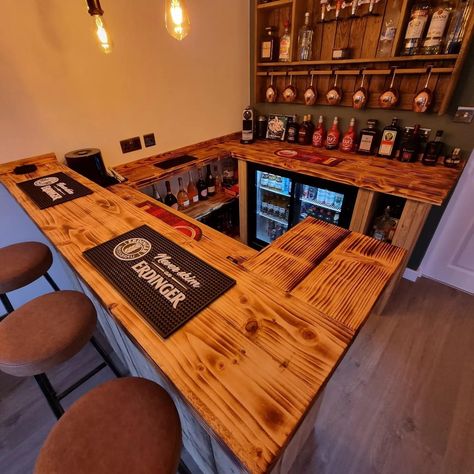 Bar With Storage Underneath, L Shape Bar Ideas For Home, Man Cave Snack Bar Ideas, Man Cave Garage Ideas Decoration, Cozy Basement Bar Ideas, Rustic Corner Bar Ideas, Bar In Garage, Garage Bar Ideas Man Caves, Best Bar Design