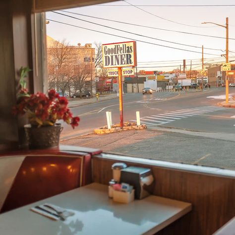 Diner Aesthetic, Western Gothic, Bg Design, Small Town Life, American Diner, Goodfellas, Vintage Americana, American Dream, Classic American