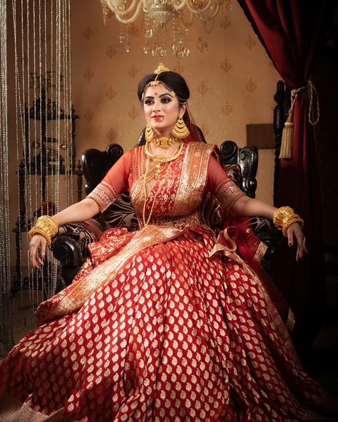 Wedding Planning Destination, Saree Bengali, Red Saree Wedding, Indian Bride Makeup, Bengali Bridal Makeup, Indian Wedding Gowns, Indian Bridal Sarees, Indian Bridal Photos, Bengali Bride