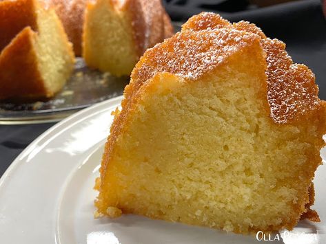 Olla-Podrida: Amaretto Pound Cake Amaretto Pound Cake, Church Potluck Recipes, Orange Juice Cake, Amaretto Cake, Recipes Using Cake Mix, Dessert Breakfast, Cake Bunting, Cake Recipes From Scratch, Pound Cakes