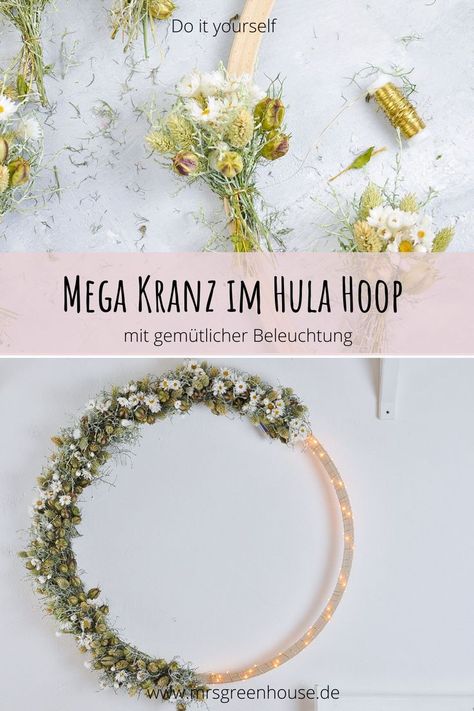 DIY Trockenblumenkranz im Hula Hoop Reifen selber machen. Mit Beleuchtung wir aus diesem megagroßen Kranz ein wunderschönes Objekt in eurem Wohnzimmer. Eine tolle Deko mit WoW!! Greenhouse Diy, Flower Shops, Diy Greenhouse, Hula Hoop, Hoop Ring, Flower Shop, Hoop Wreath, Flowers, Quick Saves