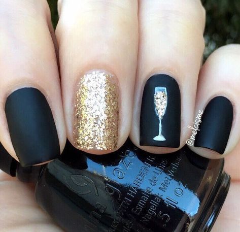 new years nails Mood Nails, Firework Nails, Nail Art Noel, Nye Nails, New Years Nails, New Years Nail Designs, New Years Eve Nails, Unghie Nail Art, Gold Glitter Nails