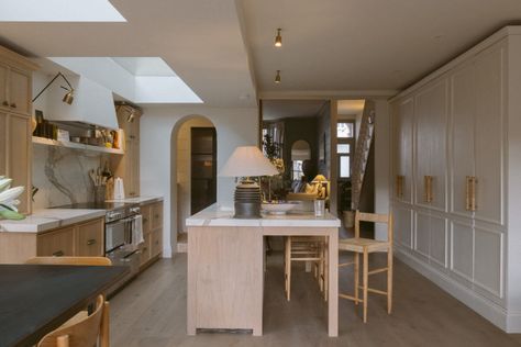 Modern Victorian Dining Room, Victorian House London, Renovated Victorian House, Dining Room London, Renovated Victorian, Dining Room Victorian, Victorian Renovation, Gray And White Bathroom, Engineered Oak Flooring