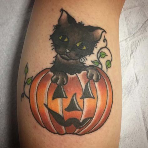 Kitty Hiding in a Pumpkin #Halloween #tattoos #trendypins Pumpkin Tattoos, Vintage Halloween Cat, Cute Halloween Tattoos, Lantern Tattoo, Pumpkin Tattoo, Witches Familiar, Black Cat Tattoos, Spooky Tattoos, Halloween Tattoo