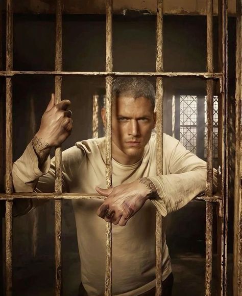 Prison Break 5, Wentworth Miller Prison Break, Michael Scofield, Broken Love, Wentworth Miller, Neon Aesthetic, Islamic Girl, Prison Break, Entertainment Bar