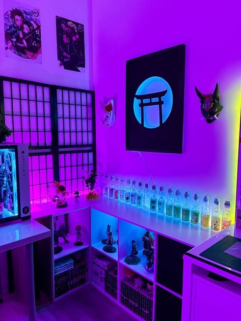 Japanese Gaming Room, Game Room Theme, Anime Gaming Room, White Desk Setup, Japanese Cyberpunk, Games Room Inspiration, Best Gaming Setup, Gaming Space, Cool Dorm Rooms