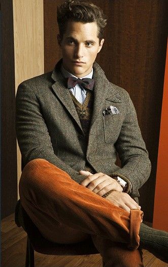 not too keen on the trousers, but the rest is a fine arrangement of English influence... Style Gentleman, A Man In A Suit, Style College, Man In A Suit, Herren Style, Orange Pants, Color Combinations For Clothes, Sharp Dressed Man, Outfit Trends