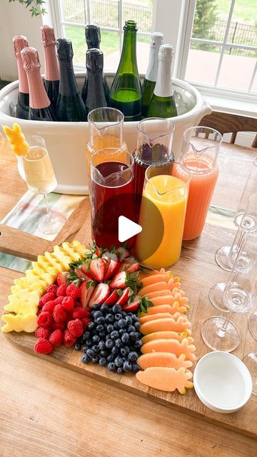 Easter Mimosa Bar, Easter Mimosa Ideas, Mimosa Brunch Ideas, Mimosa Board, Mimosa Bar Ideas Brunch Party, Easter Mimosa, Mimosa Bar Ideas, Mimosa Station, Samantha Bauchmann