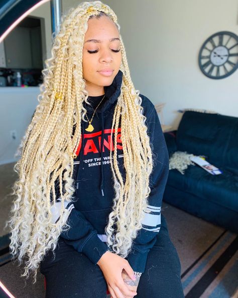 😻😻BOHO BOX BRAIDS 😻😻😻 Platinum Blond 💦 Hair by me Hair used (613) braiding hair && GOGO freetress curl in color (613) ✨SWIPE LEFT ✨… Bohemian Box Braids, African American Braided Hairstyles, Braids Blonde, Boho Box Braids, Blonde Box Braids, Twisted Hair, Big Box Braids, Twists Locs, Bohemian Braids