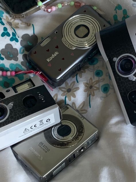 Portable Camera Aesthetic, Kat Stratford, Details Aesthetic, 10 Things I Hate About You, Camera Aesthetic, Cute Camera, Retro Gadgets, Old Cameras, Camera Digital