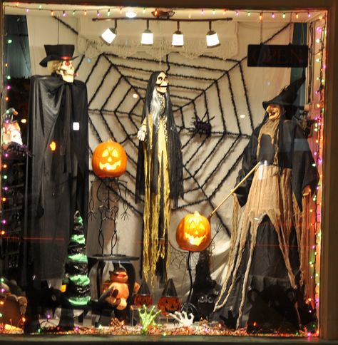 My Halloween window @ Vintage & Vogue Halloween Visual Merchandising, Halloween Window Display Retail, Halloween Shop Window Display, Halloween Store Decorations, Halloween Store Windows, Halloween Store Display, Halloween Windows, Halloween Window Display, Halloween Window Decorations