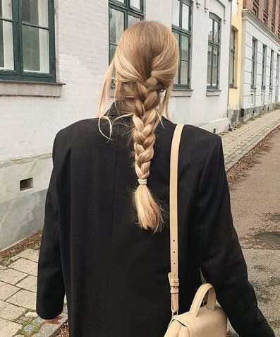 The Ultimate Guide to French Braids | HOWTOWEAR Fashion French Braid Ponytail, Side French Braids, Messy Braids, French Braid Hairstyles, Side Hairstyles, Back View, Braided Ponytail, French Braid, Hairstyles For School