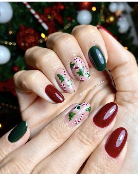 Christmas Nails With Stickers, Vintage Christmas Nails, Christmas Nails Stickers, Fun Christmas Nails, Christmas Nail Stickers, Christmas Manicure, Christmas Gel Nails, Aesthetic Letters, Holiday Nail