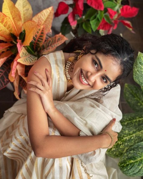 Actress Anupama Parameswaran Onam Photoshoot | KeralaLives Onam Photoshoot Ideas, Onam Photoshoot, Onam Outfits, Onam Festival, Anupama Parameswaran, Fancy Sarees Party Wear, Malayalam Actress, Indian Style, Indian Beauty Saree