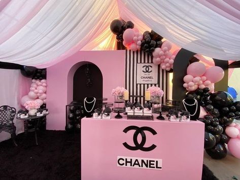 Chanel Birthday Photoshoot, Chanel Birthday Theme, Bridal Bouquet Calla Lillies, Chanel Birthday Party Decoration, Chanel Inspired Party, Chanel Baby Shower, Paris Party Decorations, Coco Chanel Party, Balloon Birthday Themes