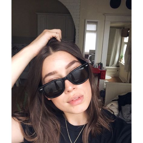 〰 Sarah on Instagram: “✨ #TheSmartestThing I've ever bought is by far these Ray Ban Wayfarer sunnies! I've always associated them w classic bad ass ppl (the…” Ray Ban Wayfarer Women, Wayfarer Women, Ray Ban Original Wayfarer, Ray Ban Wayfarer, Square Sunglasses Women, Ray Ban, Sunnies, Rayban Wayfarer, Ray Bans