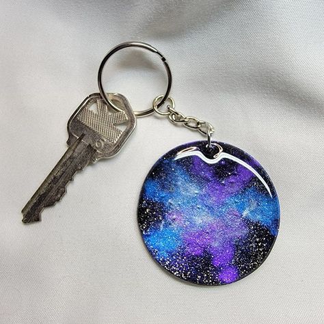 Galaxy Resin Keychain, Galaxy Keychain, Space Keychain, Mouldit Clay, Keychain Polymer Clay, Diy Keyring, Cool Keychains, Fun Questions, Black Keychain