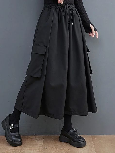 2023-10-12 Pants That Look Like Skirts, Pants Under Skirt Outfit, Pants Under Skirt, Loose Clothing Style, Long Pants Outfit, Hip Hop Pants, Drawstring Dress, Pockets Fashion, Black Wide Leg Pants