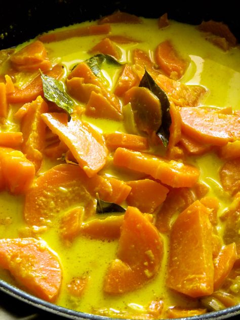 carrot cooked in coconut milk Carrot Curry Indian, Carrot Curry Recipe, Sri Lankan Vegetarian Recipes, Indian Carrot Recipes, Srilankan Recipes, Srilankan Food, Sri Lankan Curry, Carrot Curry, Cooking Without Oil