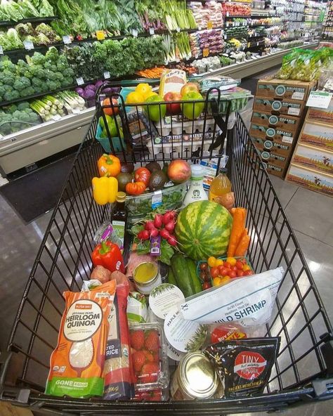 Shopping Food Market, Basic Shopping List, Grocery Shopping Outfit, Clean Eating Pumpkin Recipes, Grocery Shopping Aesthetic, Grocery Shopping On A Budget, Catherine Cowles, Healthy Board, Healthy Grocery Shopping