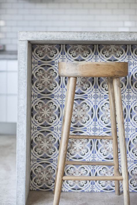 Concrete might seem like an unusual choice for your kitchen, but given the right setting, its rustic, textured look can set just the right tone. Take a look at these 15 kitchens, where countertops, backsplashes, and even whole islands made of concrete feel just right. Counter Detail, Rock My Style, Bungalow Renovation, Concrete Kitchen, Tile Wall, Bath Tub, Kitchen Tiles, Counter Top, Kitchen Counter