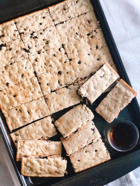 Pancake Sticks, Pancakes On A Stick, Chocolate Chip Pancake, Fun Breakfast, Making Breakfast, Breakfast For A Crowd, Chocolate Chip Pancakes, Cinnamon Milk, Quick Oats