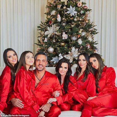 Real Housewives Of Beverly Hills, Kyle Richards, Housewives Of Beverly Hills, Fashion Couple, Real Housewives, Shopping Spree, West Hollywood, Girls Jeans, Girls Night Out