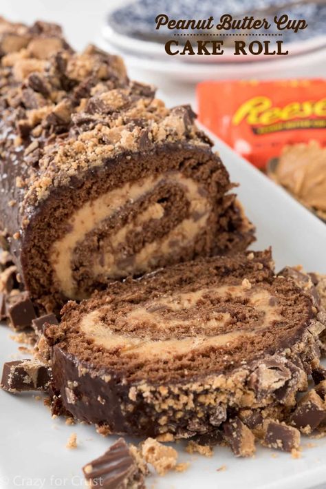 Peanut Butter Cake Roll, Reeses Peanut Butter Cake, Mousse Au Chocolat Torte, Crazy For Crust, Dessert Parfait, Cake Roll Recipes, Peanut Butter Cake, Elegant Desserts, Oreo Dessert