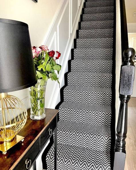 Fully Carpeted Staircase Ideas, Grey Stair Carpet, Stairs And Hallway Ideas, Stairway Carpet, Patterned Stair Carpet, Black And White Stairs, Black Staircase, Carpet Staircase, Stairs Landing