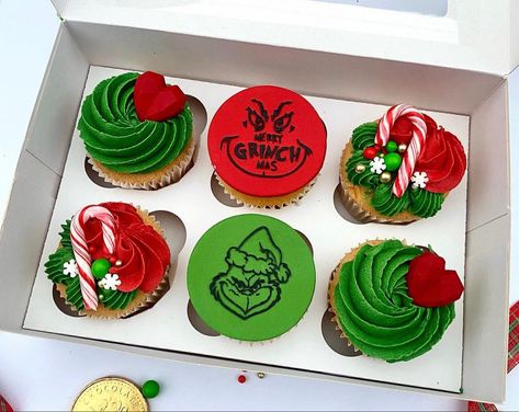 Grinch Themed Cupcakes, The Grinch Cupcakes, Elf On The Shelf Cupcakes Ideas, Grinch Cupcakes Ideas, Whoville Party, Grinch Cupcakes, Grinch Baby, Grinch Birthday, Christmas Cookie Cake