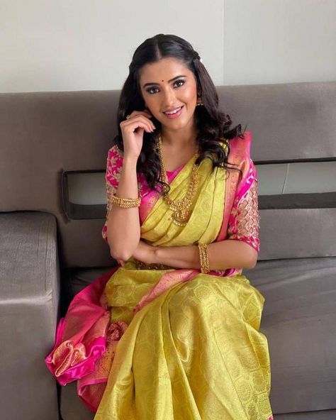 malvika sharma in lemon yellow saree by mangal gowri silks 2 Yellow Kanchipuram Saree, Lemon Yellow Saree, Malavika Sharma, Malvika Sharma, Pink Color Combination, Easy Hairdos, Fancy Sarees Party Wear, Yellow Saree, Silk Saree Blouse