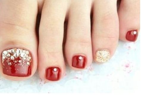 Nail Designs Toenails, Gold Toe Nails, Christmas Toes, Easy Toe Nail Designs, Simple Toe Nails, Nail Red, Pedicure Designs Toenails, Foot Nail, Pretty Toe Nails