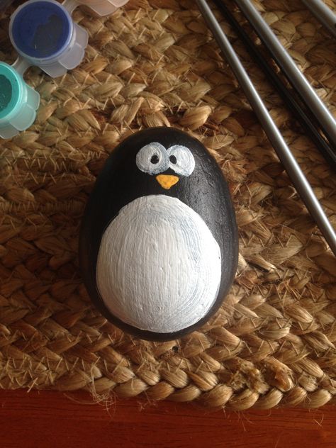 Rock painting. Penguin. Penguin Stone Painting, Rock Painting Ideas Penguin, Painted Rocks Penguins, Penguin Stone Art, Penguin Painted Rocks, Penguin Rock Painting, Christmas Rock Painting Ideas Easy, Penguin Rocks, Penguin Rock