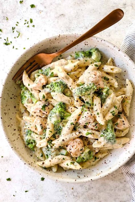 Broccoli Alfredo Recipes, Broccoli Fettucini Alfredo, Chicken Alfredo Pasta With Broccoli, Plain Meals, Easy Chicken Broccoli Alfredo, Chicken Alfredo Broccoli, Easy Cozy Dinner, Pasta With Chicken And Broccoli, Chicken Broccoli Alfredo Recipe