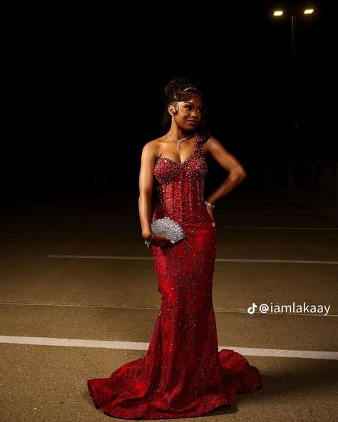 Prom Dress With Gloves, 8th Grade Prom Dresses, Red Mermaid Prom Dress, Matric Dance Dresses, Prom Dress Mermaid, African Party Dresses, Nigerian Lace Styles Dress, Dream Prom Dress, Dress With Gloves