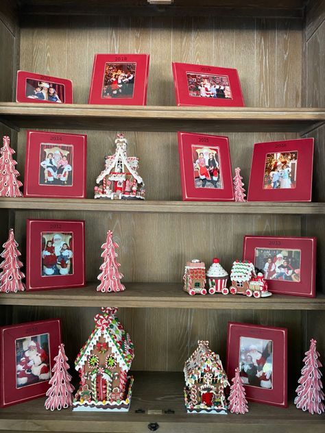 How To Display Santa Pictures, Displaying Christmas Photos, Santa Photo Display Ideas, Displaying Santa Pictures, Santa Photo Display, Santa Picture Display Ideas, Display Santa Photos, Santa Pictures With Kids, Christmas Photo Display