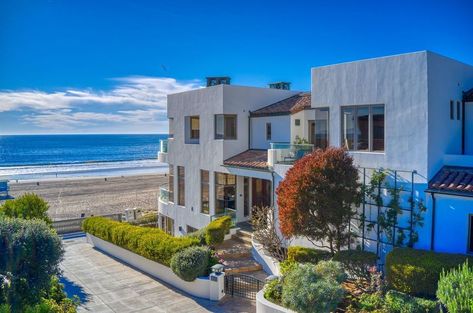 Los Angeles Beach House Listed for $27 Million Set to Break Area Record | Barron's Los Angeles Beach House, Break Area, Los Angeles Beach, Manhattan Beach Pier, Beach Property, Beach House Exterior, Los Angeles Beaches, House Beach, Walking Street