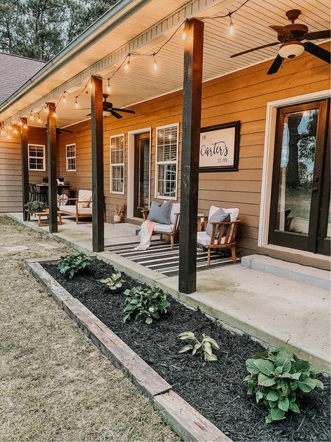 Front Porch Patio Ideas, Porch Patio Ideas, Decoration Front Porch, Porch Seating, Front Porch Seating, Front Porch Patio, Front Porch Furniture, Porch Landscaping, Porch Remodel