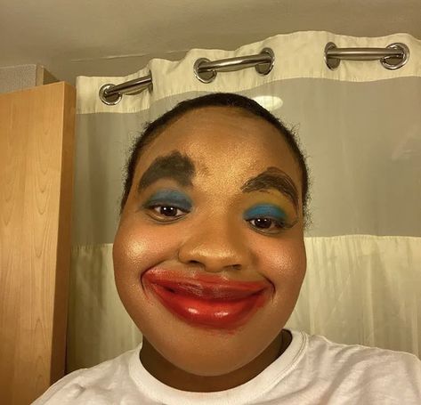 Ugly Makeup, Response Memes, Clown Faces, Reaction Face, Funny Profile, Funny Profile Pictures, Funny Reaction Pictures, Meme Faces, Really Funny Pictures