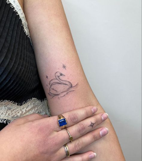 Swan Arm Tattoo, Mini Swan Tattoo, Swan Upon Leda Tattoo, Swan Outline Tattoo, Swan Tattoo Aesthetic, Matching Swan Tattoo, Swan Tattoo Design For Women, Swan Princess Tattoo, Simple Swan Tattoo