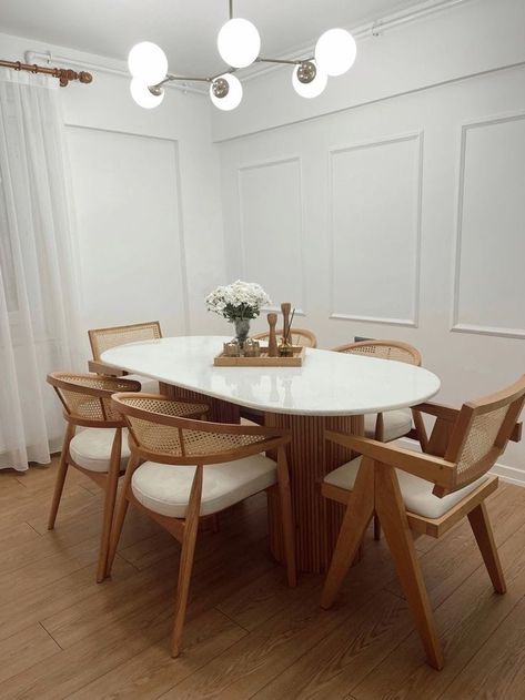 Apartment Dining Room Inspiration, Small Modern Dining Room, Cute Kitchen Table, Tiny Dining Room, Scandinavian Dining Room, Home Decor Apartment, Apartment Dining Room, Kursi Bar, Apartment Dining