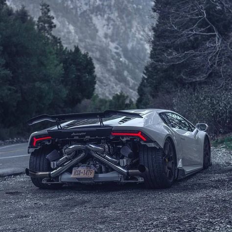 Lamborghini TT Huracan with a twinturbo kit V10 Twinturbo 5,2liter 1120hp 1030nm 1544kg AWD 0-100km/h: 2,3sec 100-200km/h: about 5,2sec #lamborghini #huracan #lambo #twinturbo #tuned Best Lamborghini, Xe Ducati, Top Luxury Cars, Lamborghini Veneno, Pagani Huayra, Lamborghini Cars, Best Luxury Cars, Lamborghini Huracan, Ferrari 458