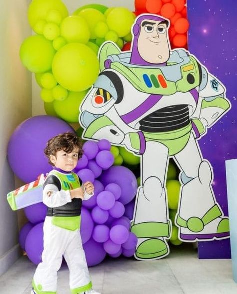 3rd Birthday Buzz Lightyear, Buzz Lightyear Birthday Party 3, Buzz Lightyear Balloon Arch, Buzz Lightyear Birthday Party Favors, Buzz Lightyear Party Decorations Diy, Buzz Light Year Birthday Party Ideas, Buzz Lightyear Photoshoot, Buzz Party Ideas, Buzz Lightyear Balloon Garland