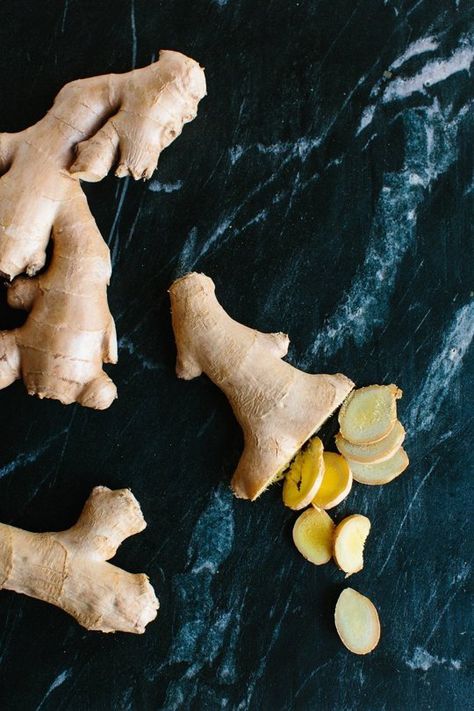 Mature Ginger Storing Fresh Ginger, Tattoo Plant, Waffle Cookies, Lunch Appetizers, Feel Good Food, Rice Ingredients, Green Ring, Food History, Ginger Tea