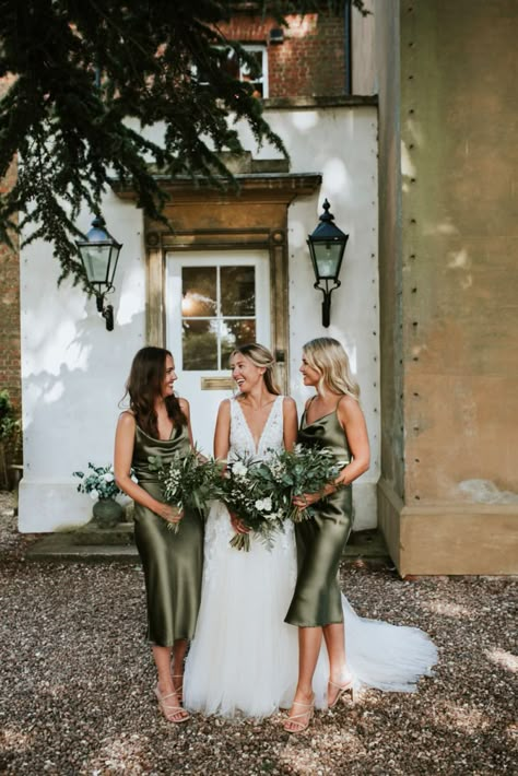 Braidsmaids Dresses Short, Bride And 2 Bridesmaids, Wedding With Two Bridesmaids, Olive Dress Bridesmaid, Bride With 2 Bridesmaids, Bridesmaid Dress Olive Green, Green Olive Bridesmaid Dresses, Bride And Two Bridesmaids, Olive Bridesmaids Dresses