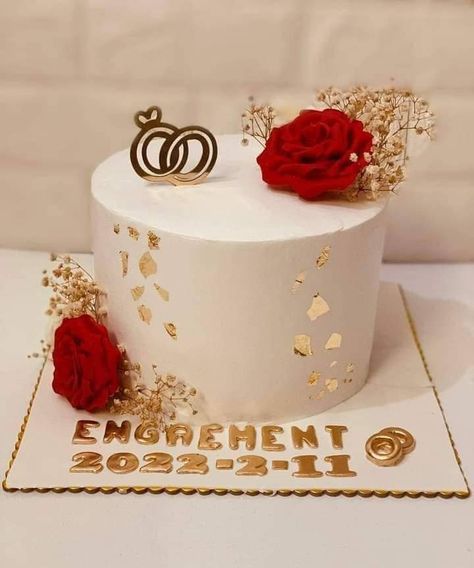 Engagement Theme Cake, Engagement Anniversary Cake, Engagement Party Photo Ideas, Engagement Party Cake, Engagement Themes, Nikah Decor, 50th Anniversary Cakes, Birthday Decorations At Home, Wedding Snapchat